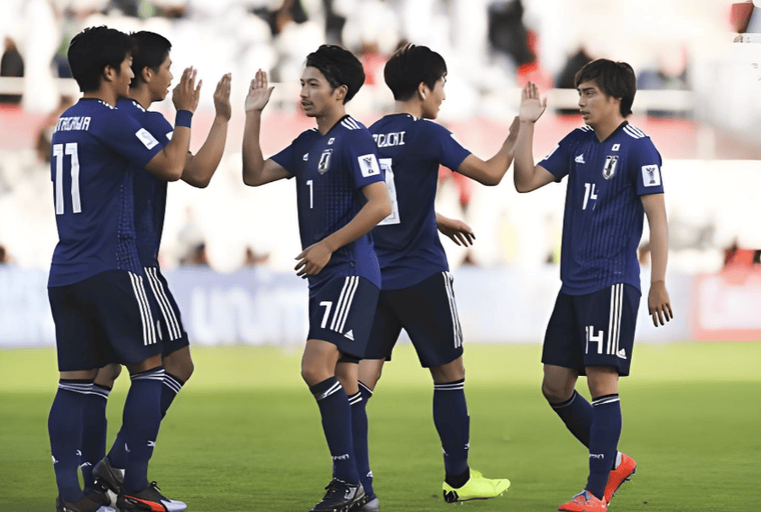 爱游戏下载-对日本队首发